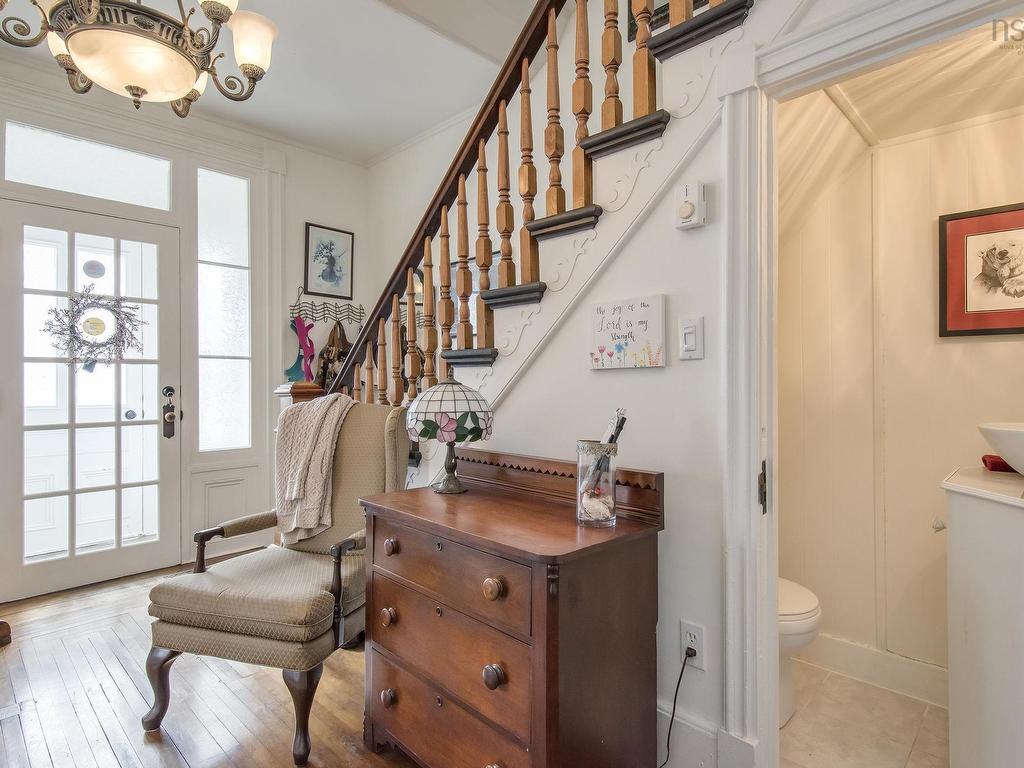 












51 Fox Street

,
Lunenburg,




NS
B0J 2C0

