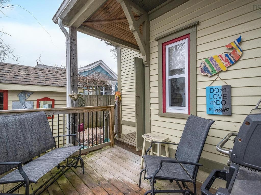 












51 Fox Street

,
Lunenburg,




NS
B0J 2C0

