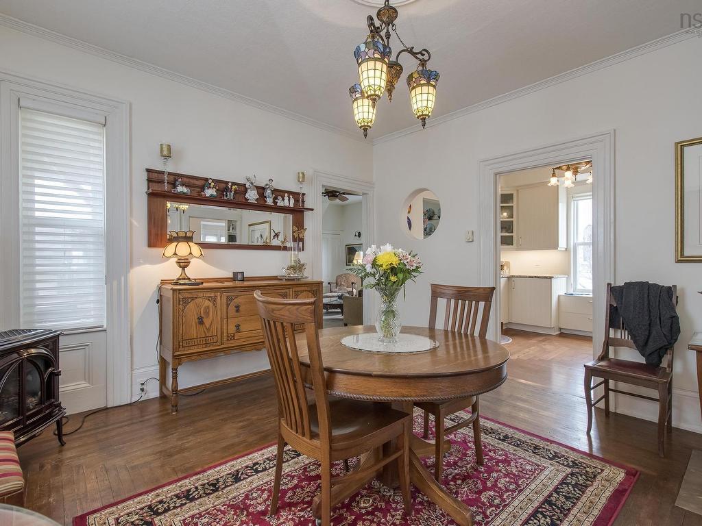 












51 Fox Street

,
Lunenburg,




NS
B0J 2C0

