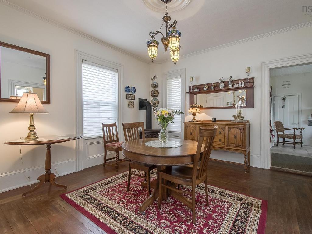 












51 Fox Street

,
Lunenburg,




NS
B0J 2C0

