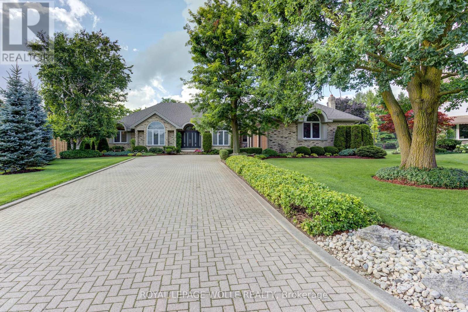












14 JAMES COURT

,
Wellesley,




Ontario
N0B2M1

