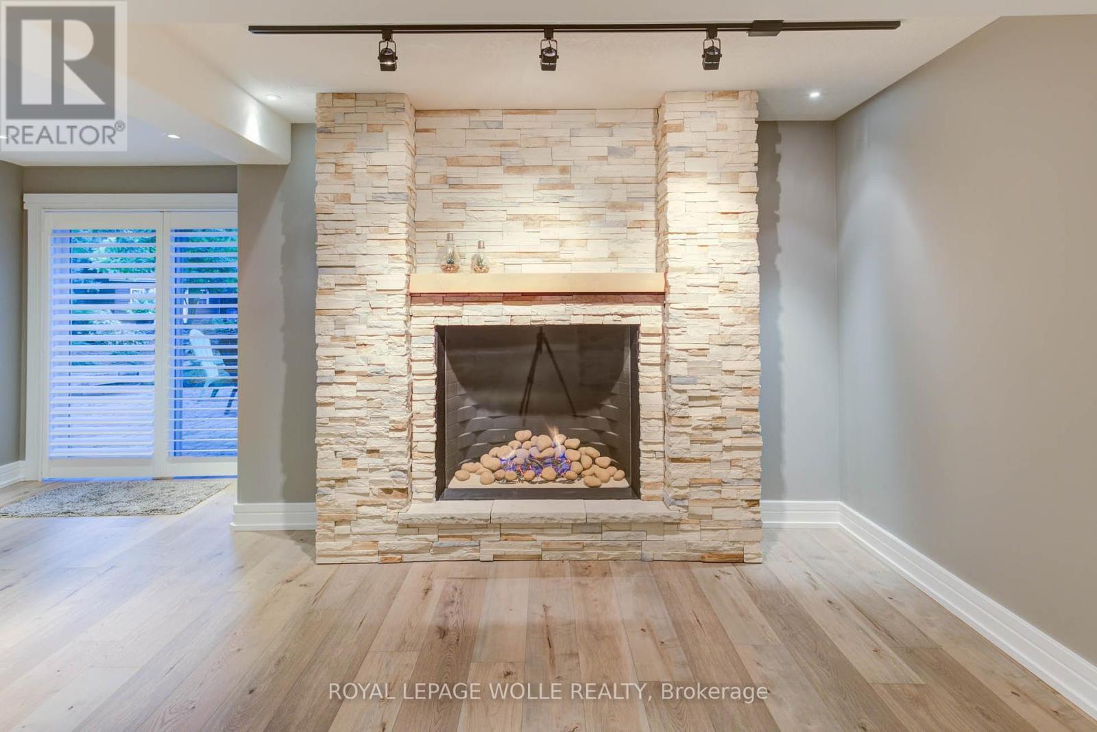 












14 JAMES COURT

,
Wellesley,




Ontario
N0B2M1

