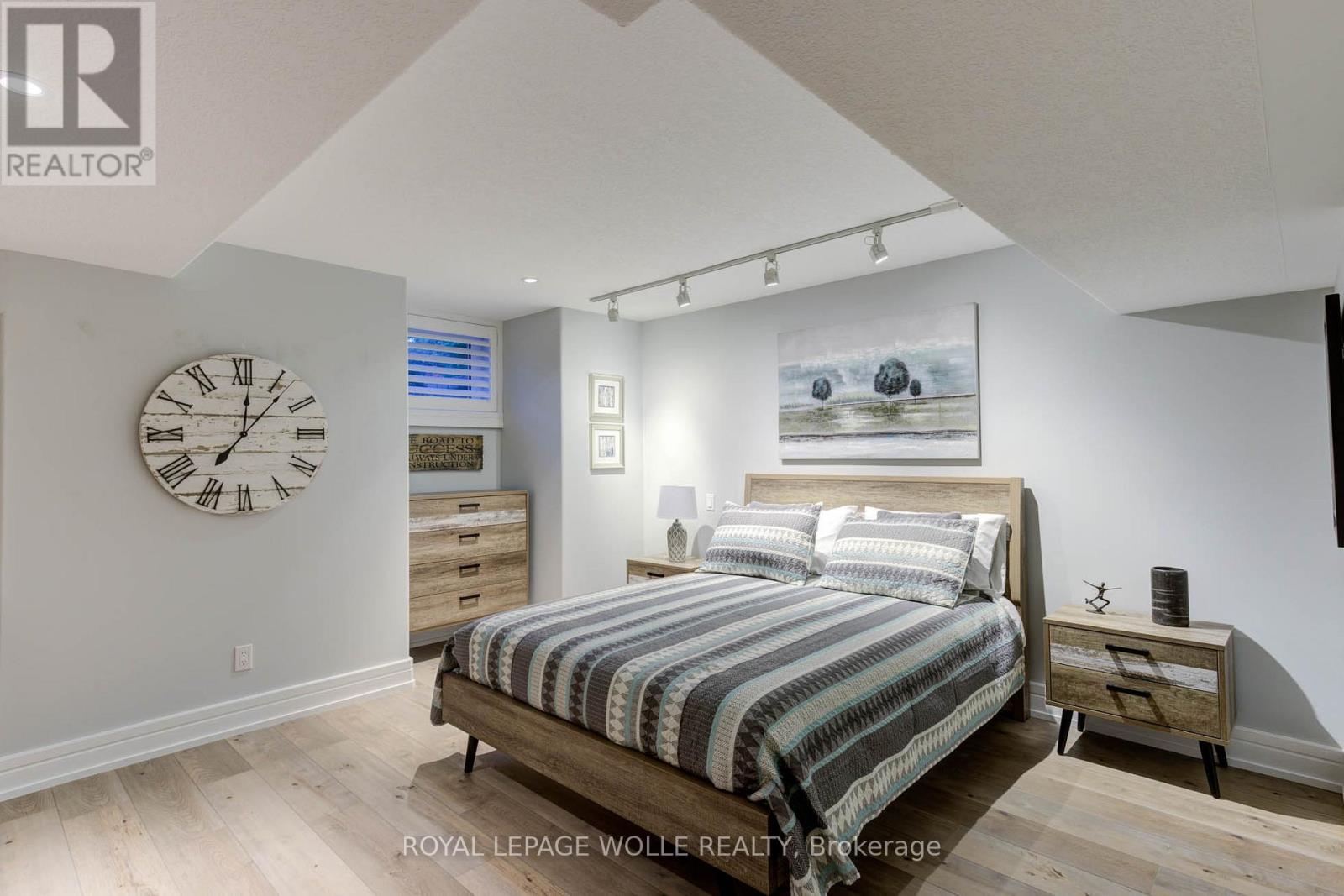 












14 JAMES COURT

,
Wellesley,




Ontario
N0B2M1

