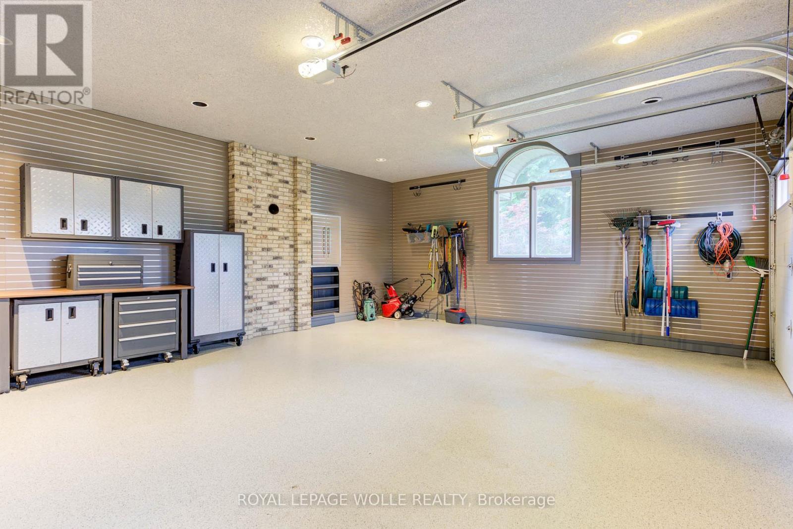












14 JAMES COURT

,
Wellesley,




Ontario
N0B2M1

