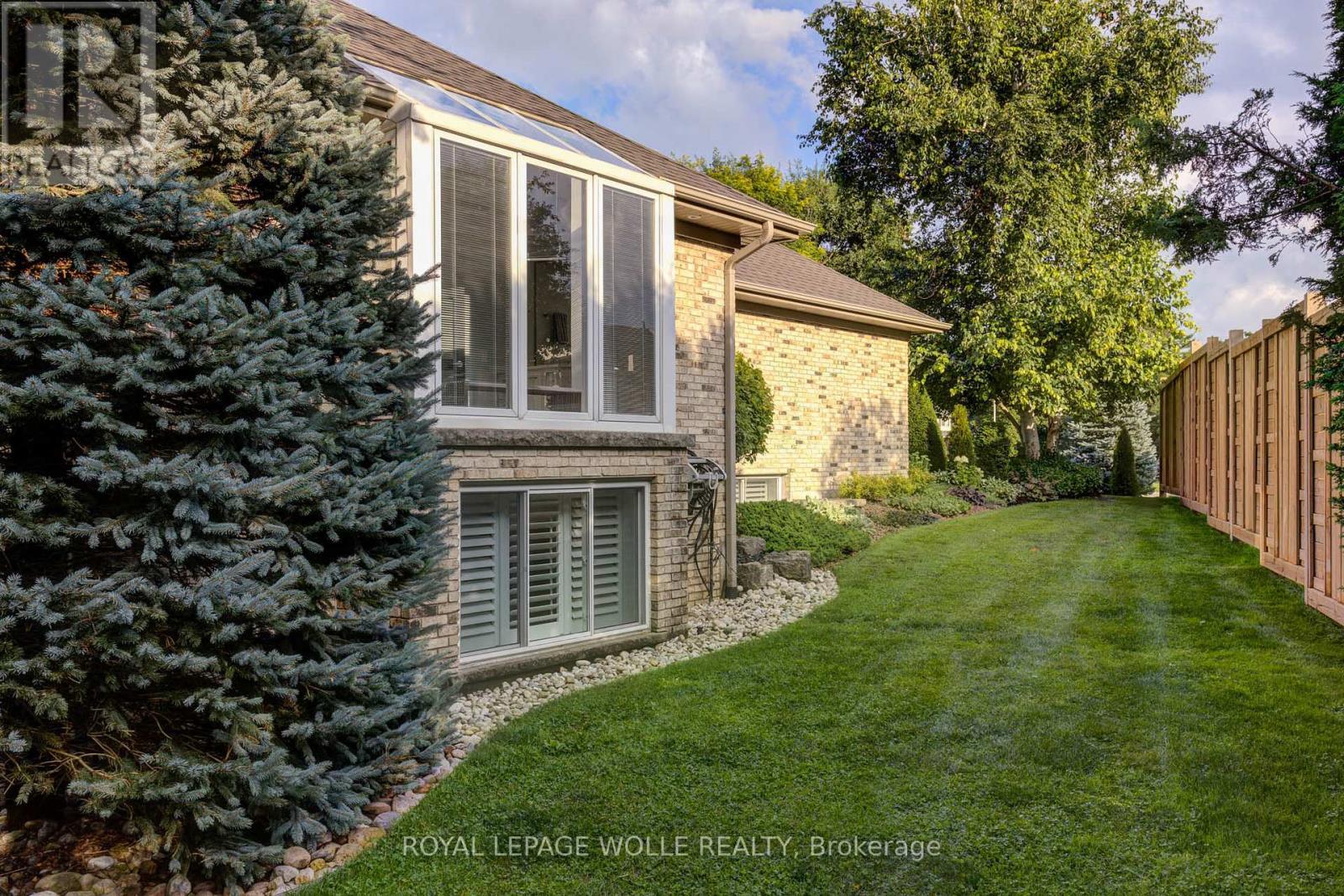 












14 JAMES COURT

,
Wellesley,




Ontario
N0B2M1

