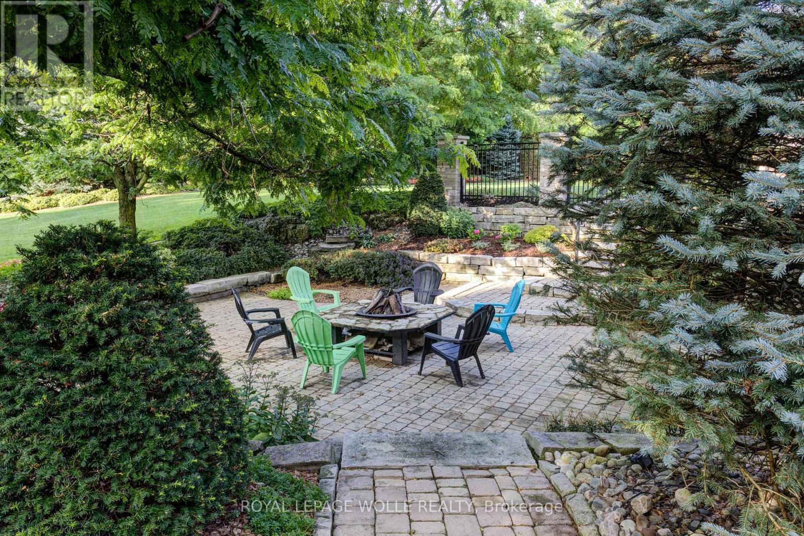 












14 JAMES COURT

,
Wellesley,




Ontario
N0B2M1

