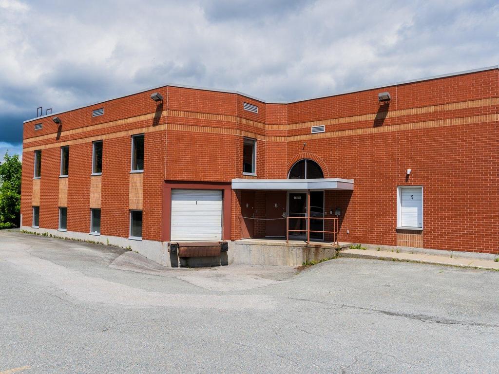 









786


Rue King E.

,
Sherbrooke (Fleurimont),




QC
J1G1C5


