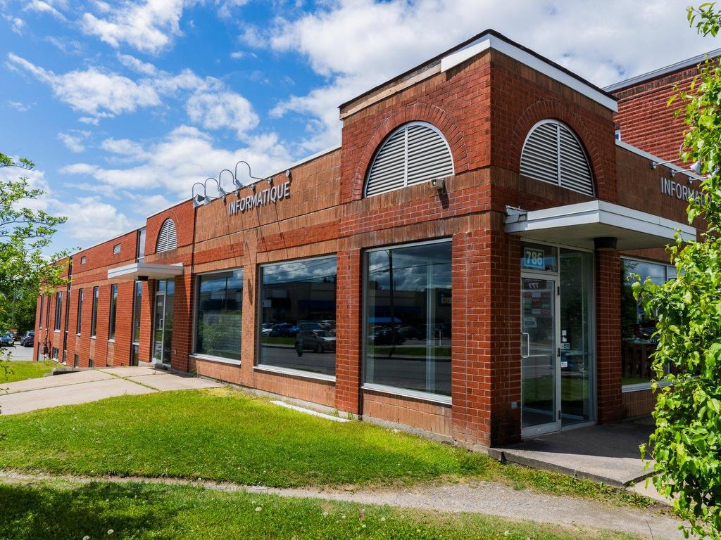 









786


Rue King E.

,
Sherbrooke (Fleurimont),




QC
J1G1C5

