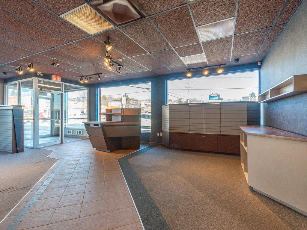 









786


Rue King E.

,
Sherbrooke (Fleurimont),




QC
J1G1C5

