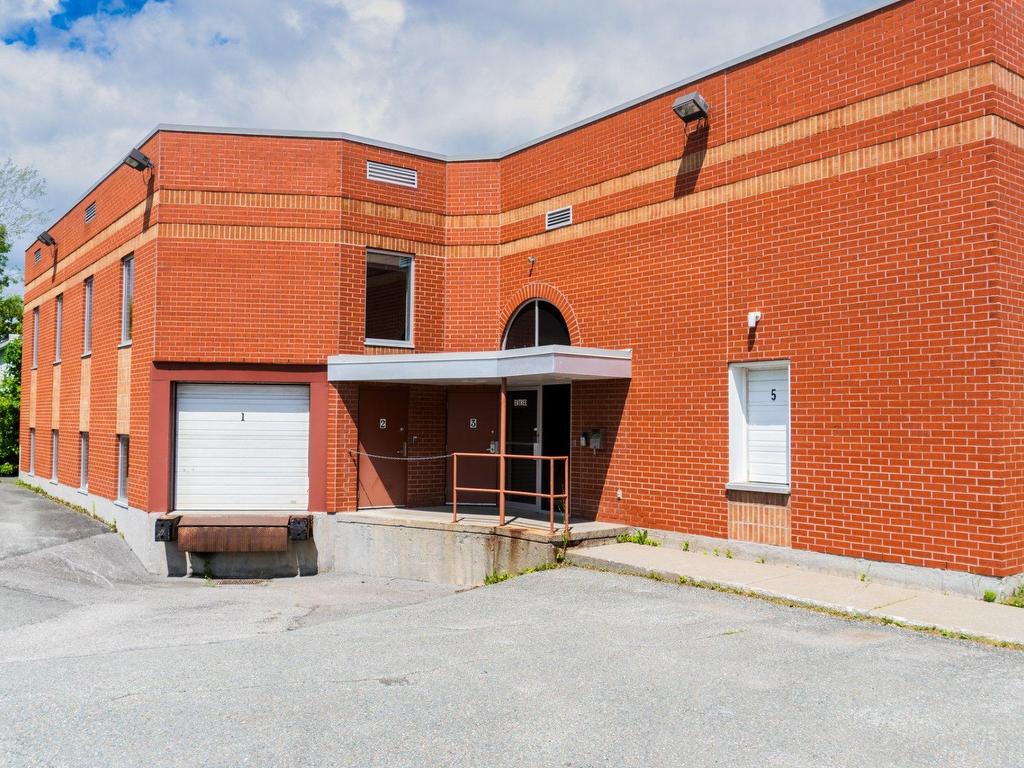 









786


Rue King E.

,
Sherbrooke (Fleurimont),




QC
J1G1C5

