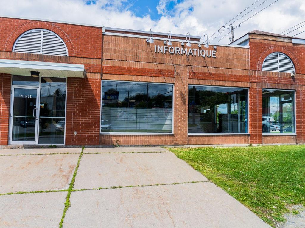 









786


Rue King E.

,
Sherbrooke (Fleurimont),




QC
J1G1C5

