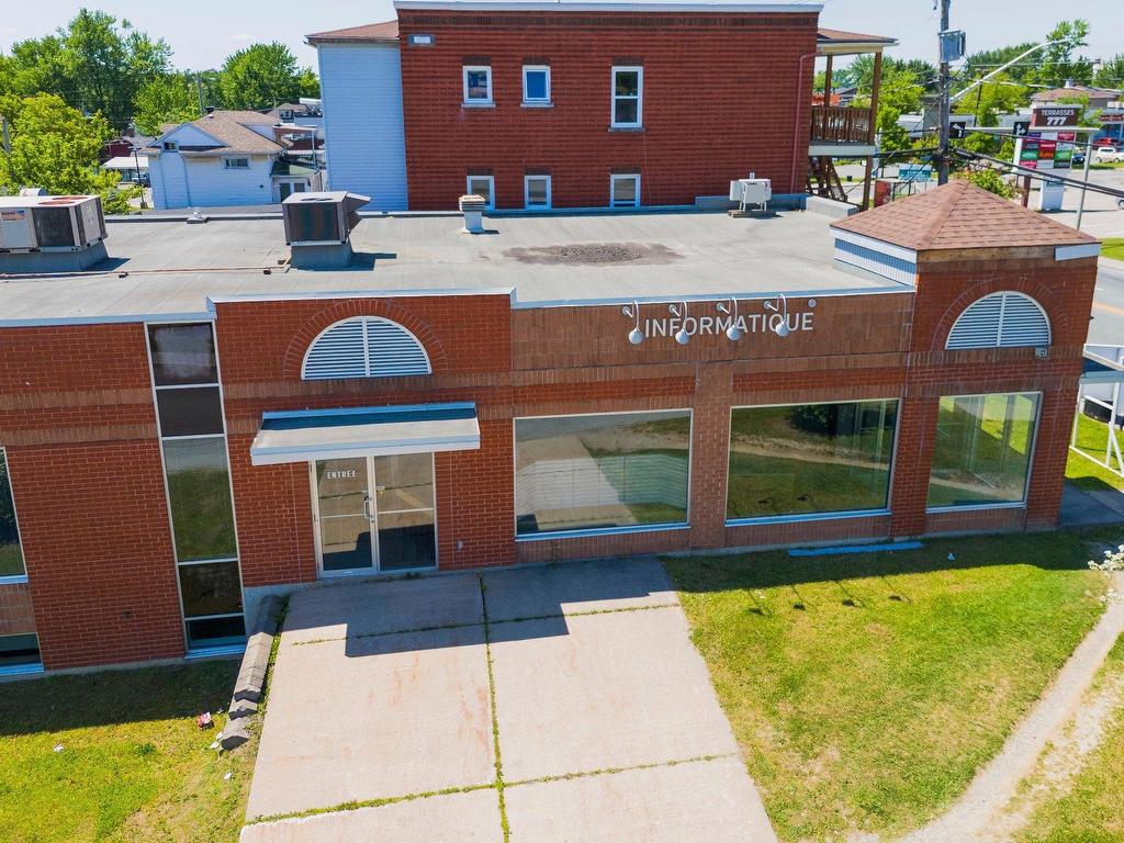 









786


Rue King E.

,
Sherbrooke (Fleurimont),




QC
J1G1C5

