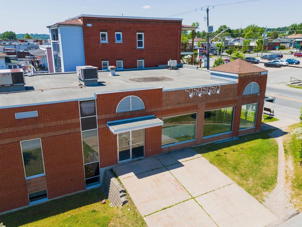 









786


Rue King E.

,
Sherbrooke (Fleurimont),




QC
J1G1C5

