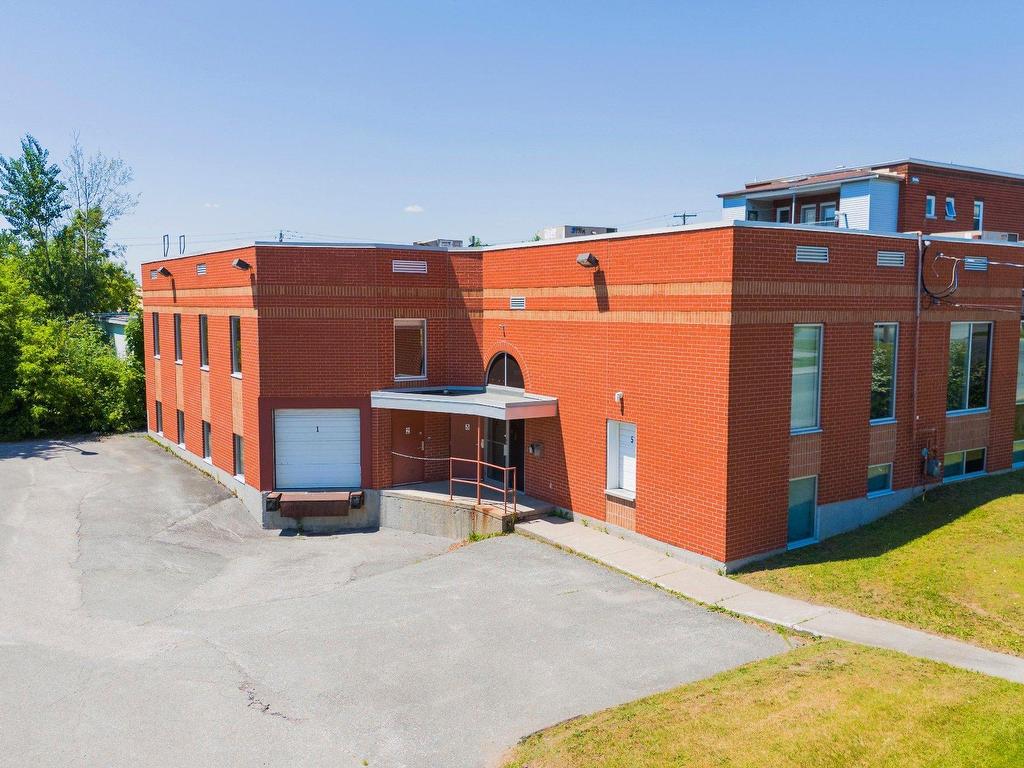 









786


Rue King E.

,
Sherbrooke (Fleurimont),




QC
J1G1C5

