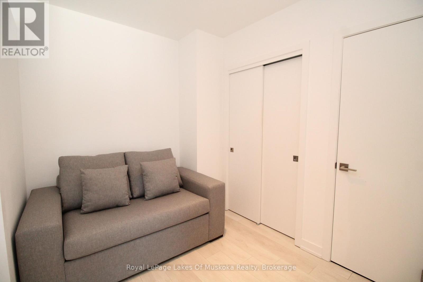 












313 - 120 CARRICK TRAIL

,
Gravenhurst (Muskoka (S)),




Ontario
P1P0A2

