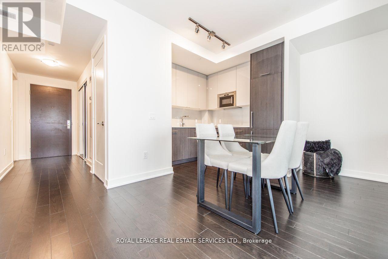












2116 - 330 RICHMOND STREET W

,
Toronto,




Ontario
M5V1X2


