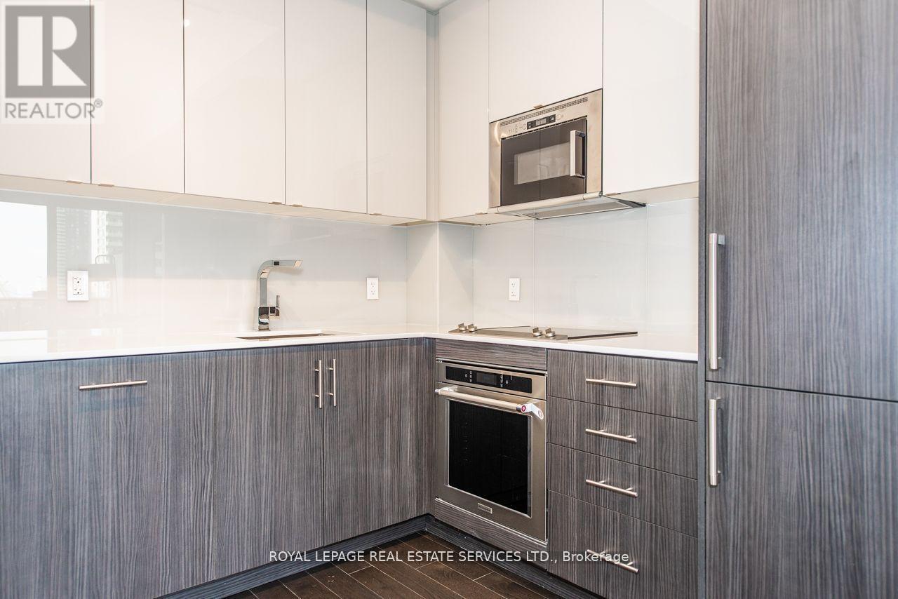 












2116 - 330 RICHMOND STREET W

,
Toronto,




Ontario
M5V1X2

