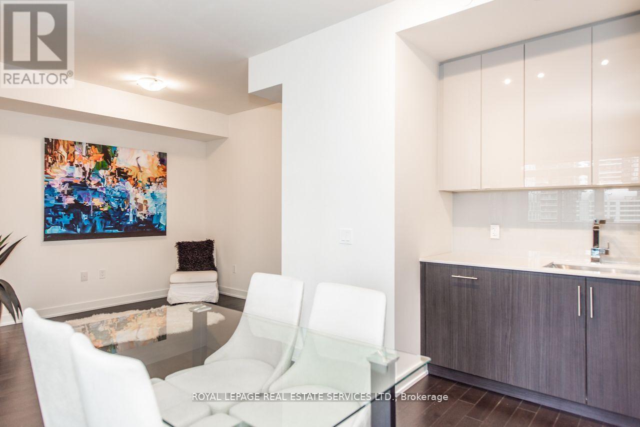 












2116 - 330 RICHMOND STREET W

,
Toronto,




Ontario
M5V1X2

