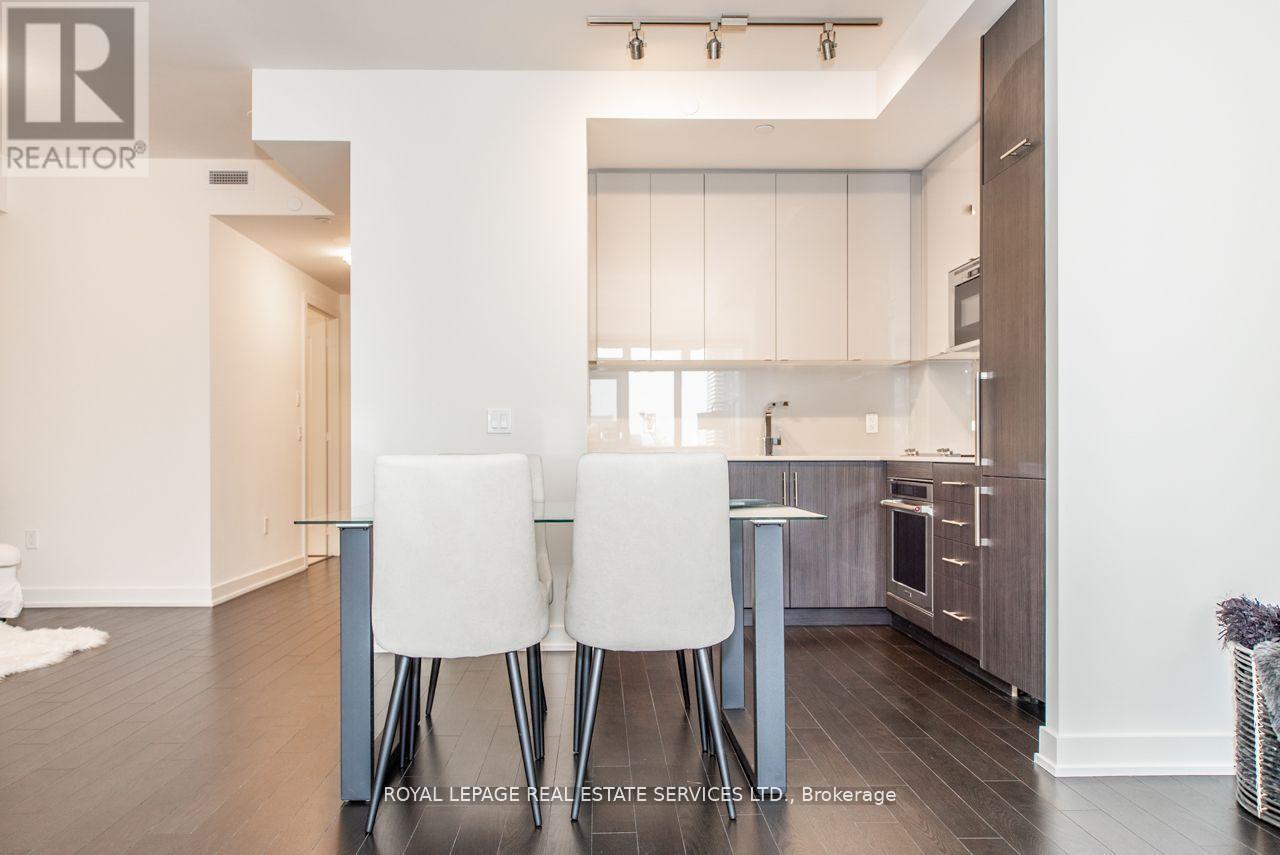 












2116 - 330 RICHMOND STREET W

,
Toronto,




Ontario
M5V1X2

