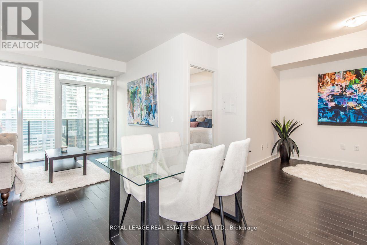 












2116 - 330 RICHMOND STREET W

,
Toronto,




Ontario
M5V1X2

