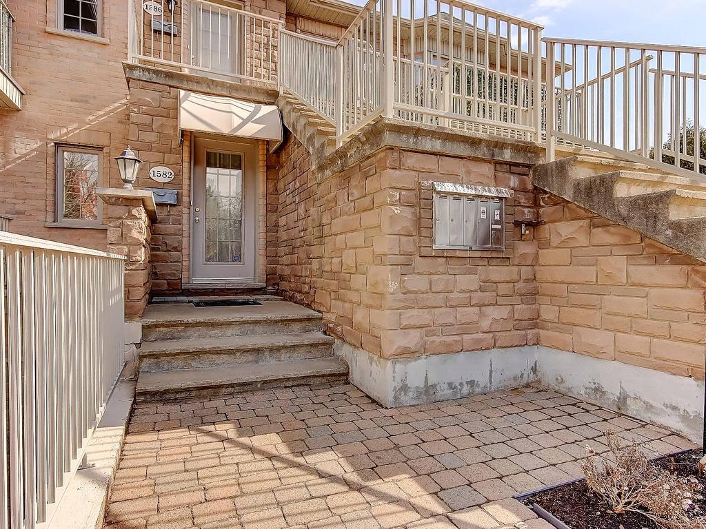 









1582


Rue St-Jacques

,
Saint-Bruno-de-Montarville,




QC
J3V6K6

