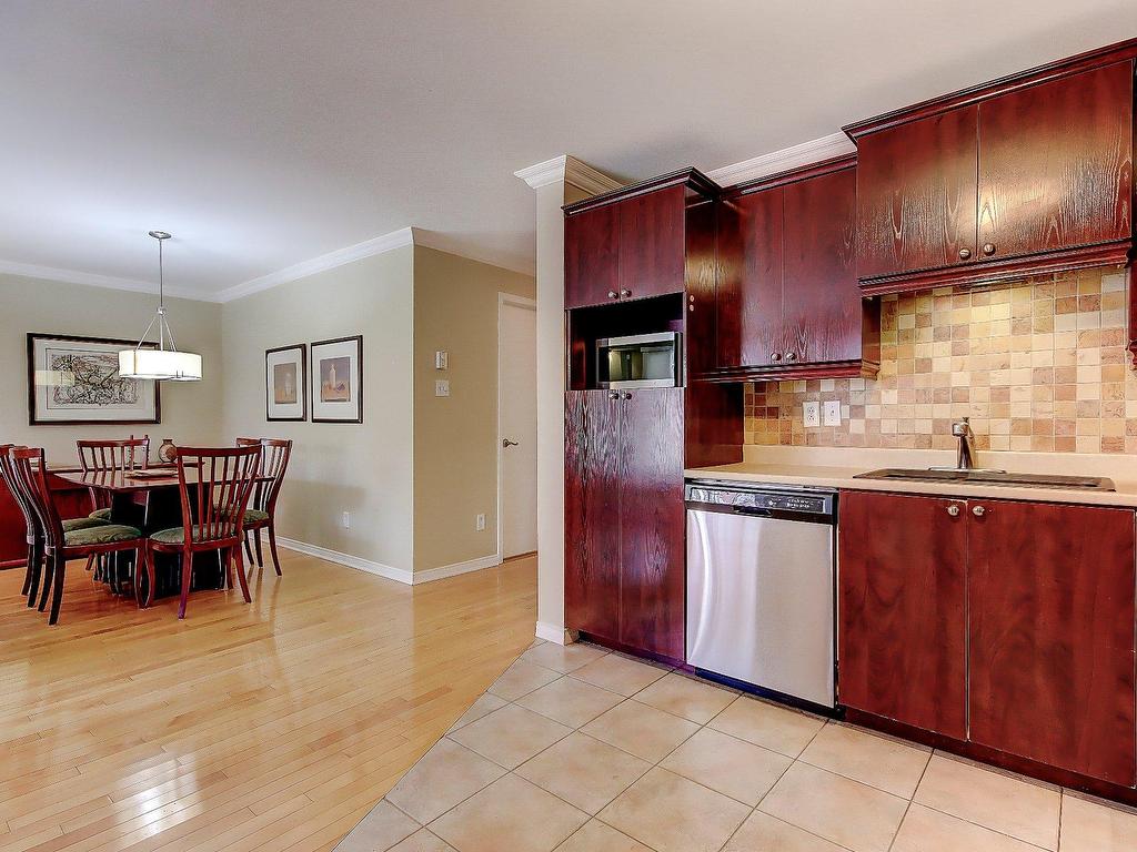 









1582


Rue St-Jacques

,
Saint-Bruno-de-Montarville,




QC
J3V6K6

