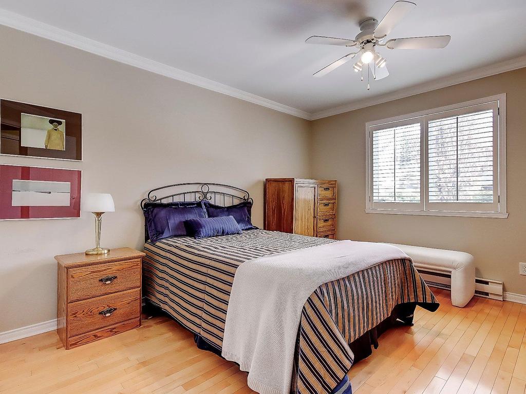 









1582


Rue St-Jacques

,
Saint-Bruno-de-Montarville,




QC
J3V6K6

