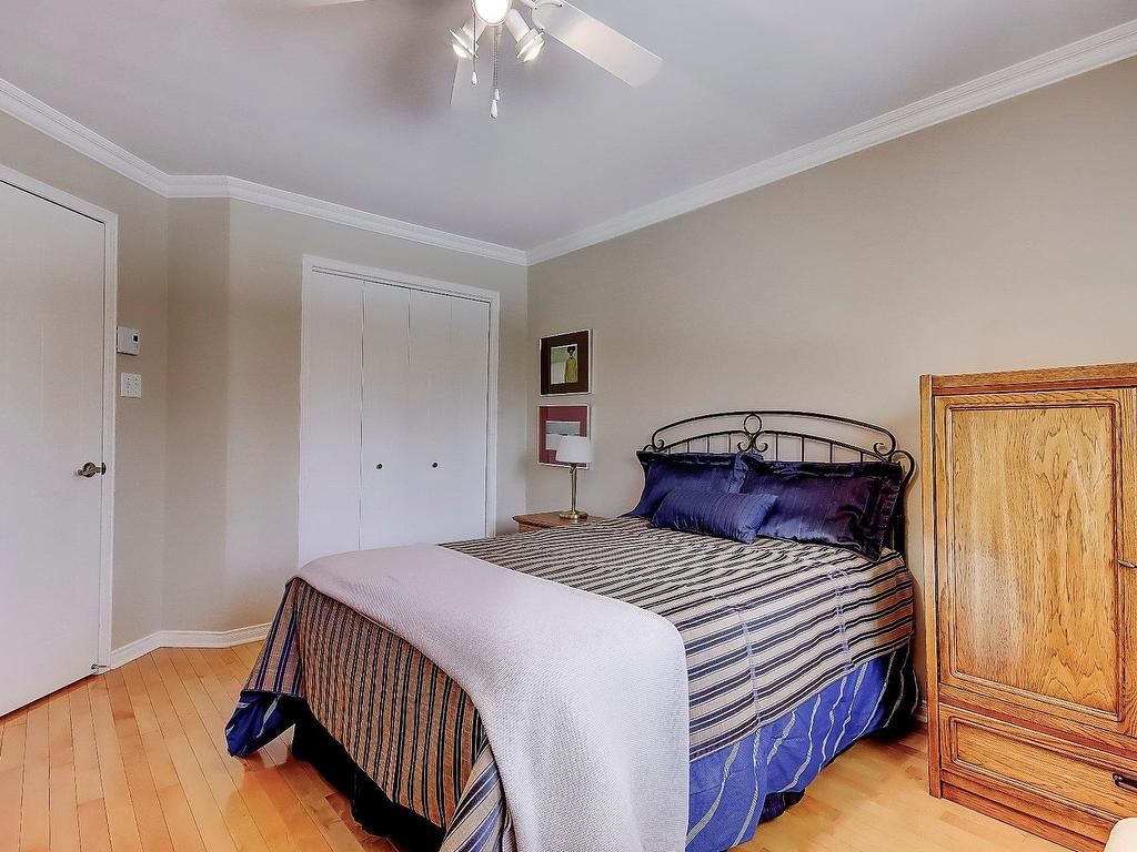 









1582


Rue St-Jacques

,
Saint-Bruno-de-Montarville,




QC
J3V6K6

