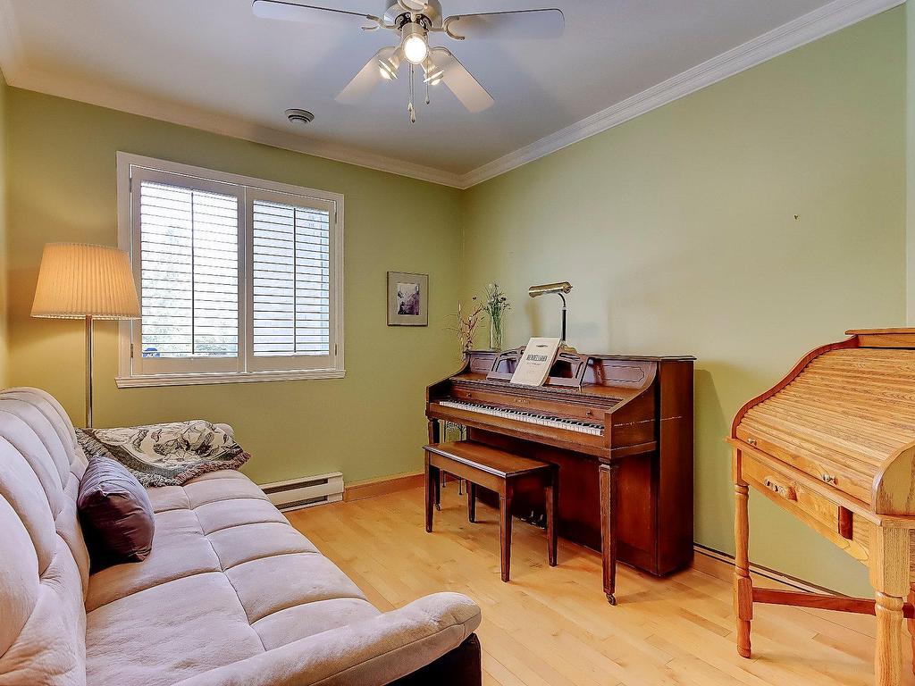 









1582


Rue St-Jacques

,
Saint-Bruno-de-Montarville,




QC
J3V6K6

