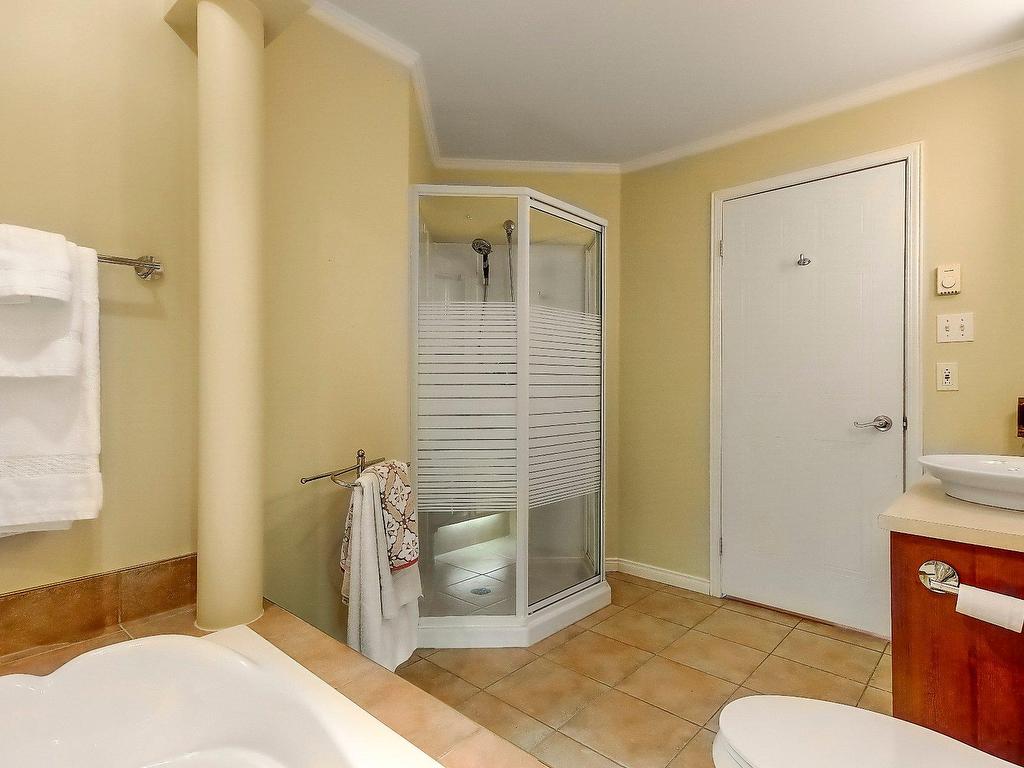 









1582


Rue St-Jacques

,
Saint-Bruno-de-Montarville,




QC
J3V6K6

