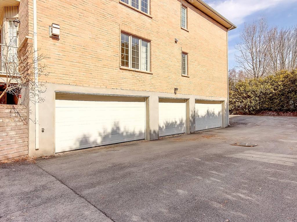 









1582


Rue St-Jacques

,
Saint-Bruno-de-Montarville,




QC
J3V6K6

