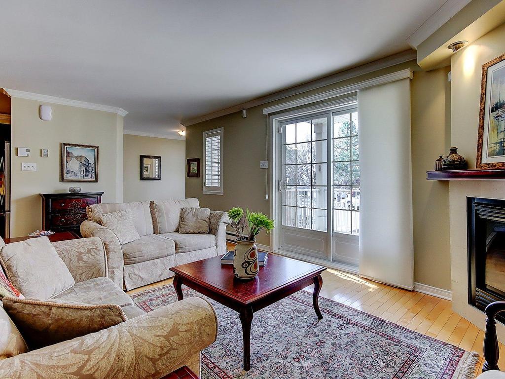 









1582


Rue St-Jacques

,
Saint-Bruno-de-Montarville,




QC
J3V6K6


