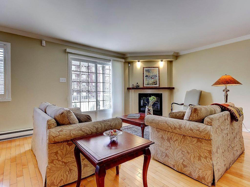 









1582


Rue St-Jacques

,
Saint-Bruno-de-Montarville,




QC
J3V6K6

