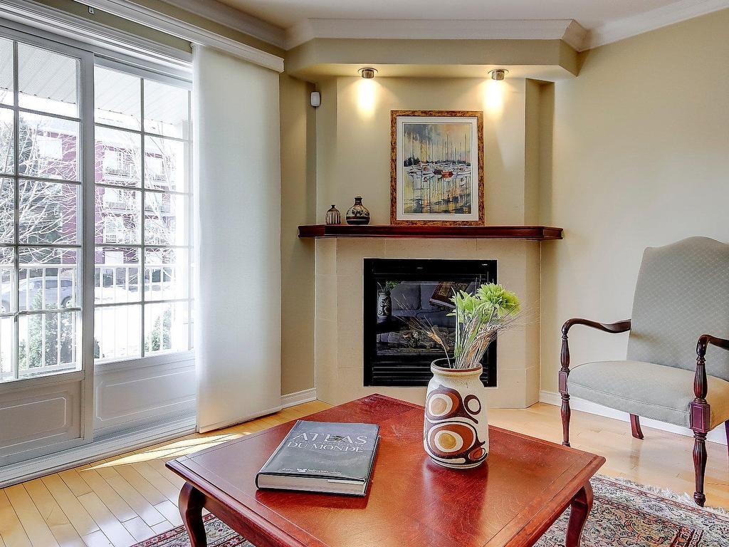 









1582


Rue St-Jacques

,
Saint-Bruno-de-Montarville,




QC
J3V6K6

