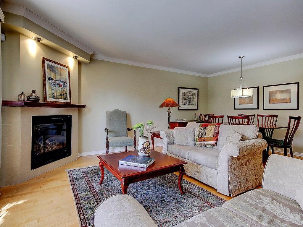 









1582


Rue St-Jacques

,
Saint-Bruno-de-Montarville,




QC
J3V6K6

