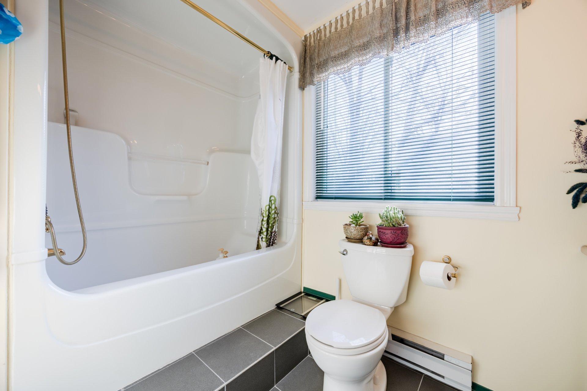 









5166


Rue Joseph-A.-Rodier

,
Montréal (Mercier/Hochelaga-Maisonneuve),




QC
H1K5C9

