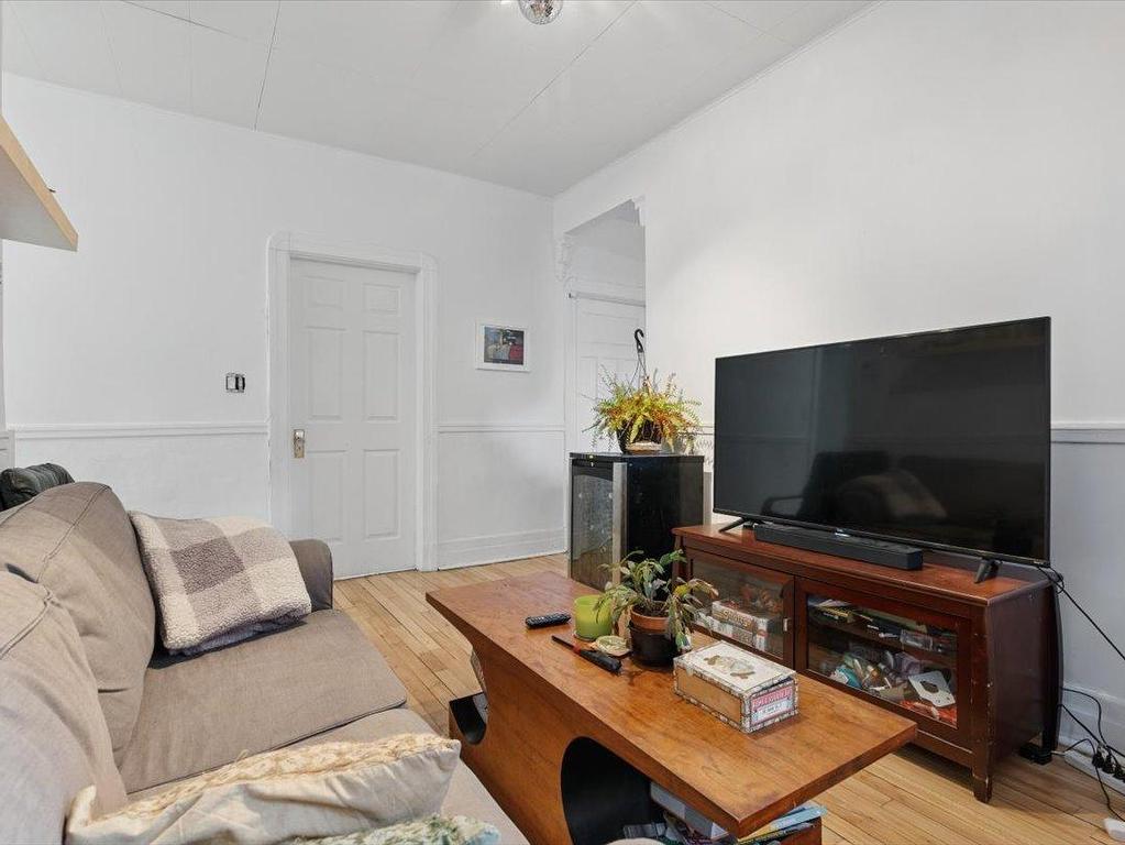 









5421

 - 5425


4e Avenue

,
Montréal (Rosemont/La Petite-Patrie),




QC
H1Y2V5

