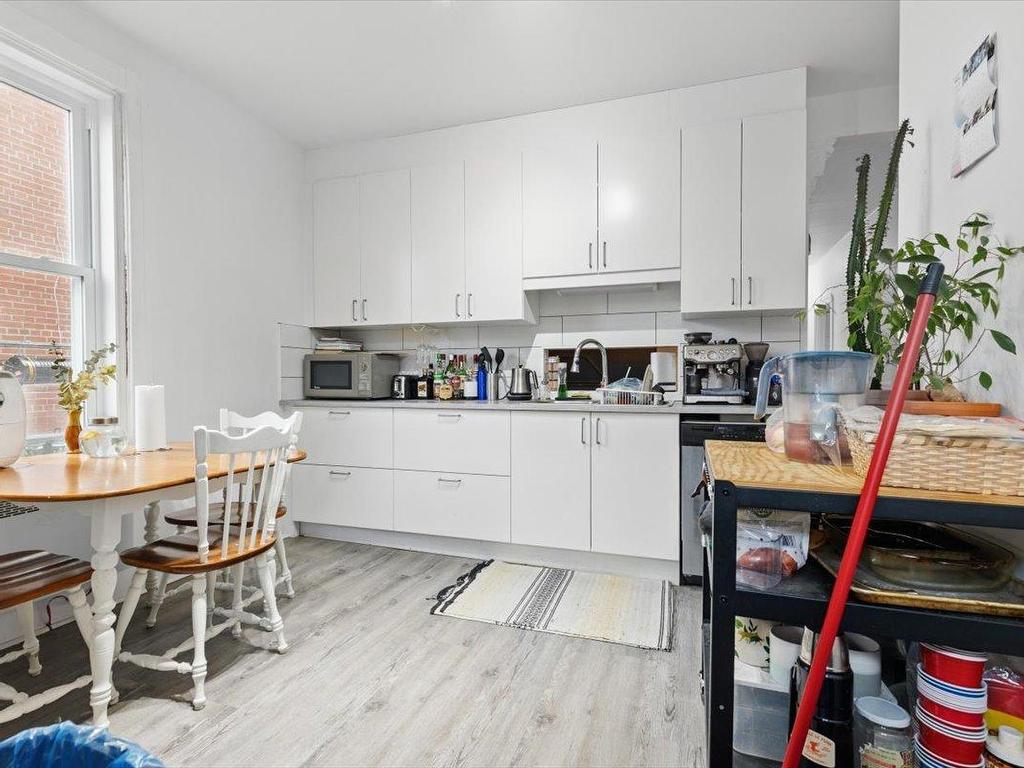 









5421

 - 5425


4e Avenue

,
Montréal (Rosemont/La Petite-Patrie),




QC
H1Y2V5


