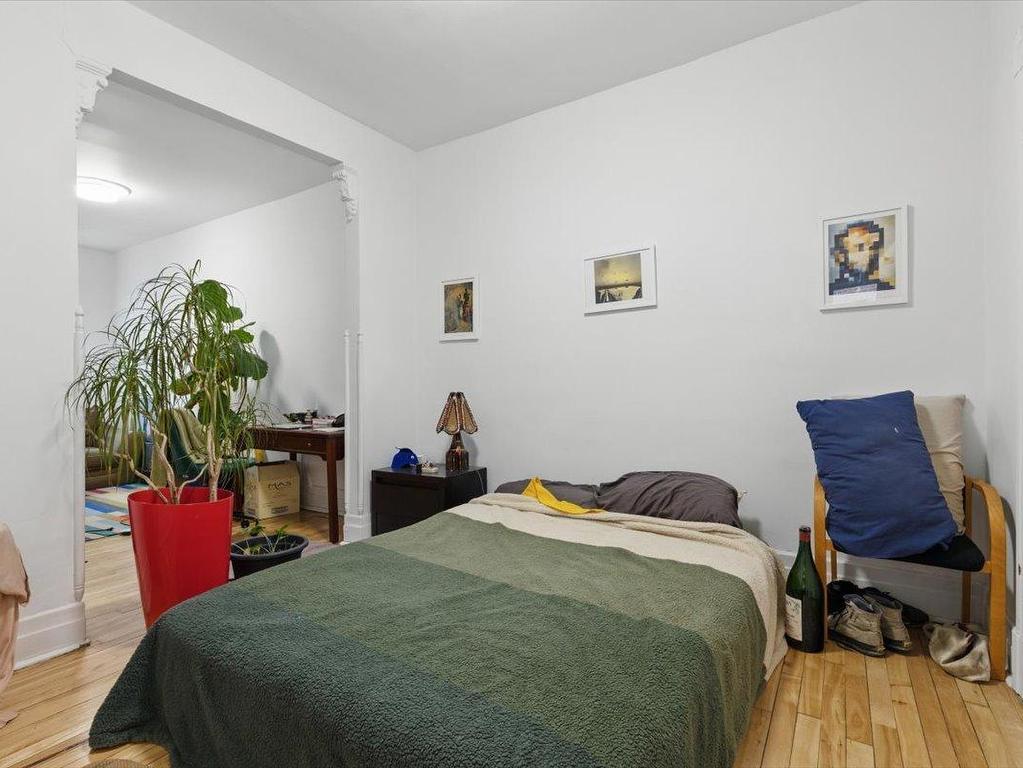 









5421

 - 5425


4e Avenue

,
Montréal (Rosemont/La Petite-Patrie),




QC
H1Y2V5

