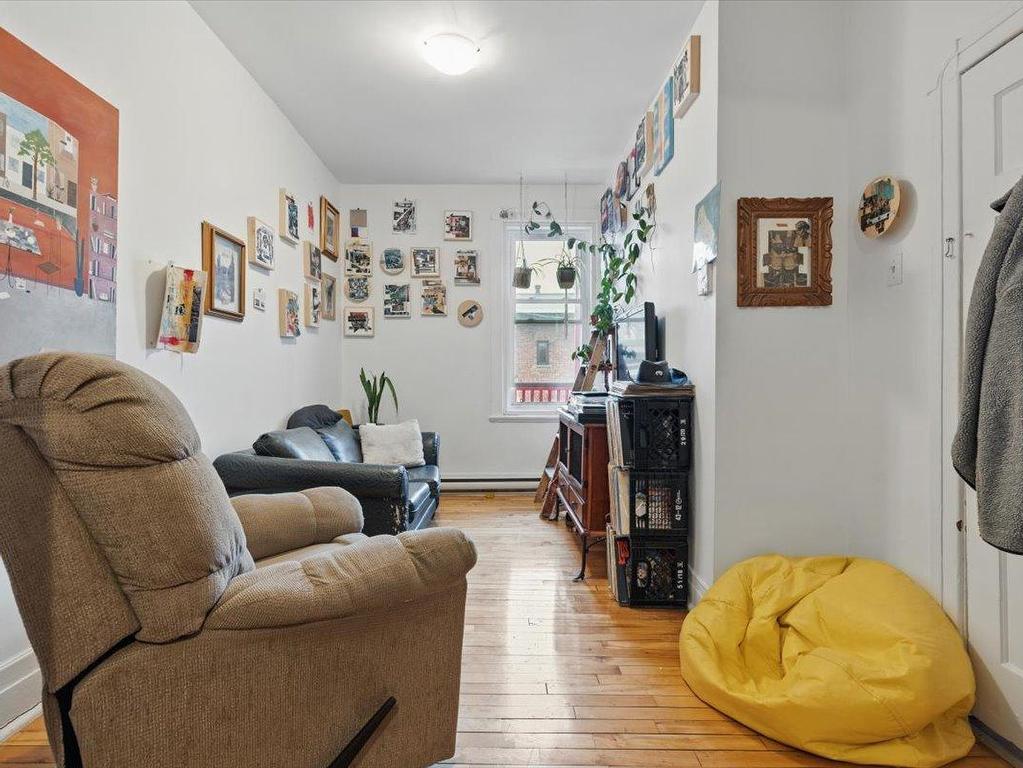 









5421

 - 5425


4e Avenue

,
Montréal (Rosemont/La Petite-Patrie),




QC
H1Y2V5

