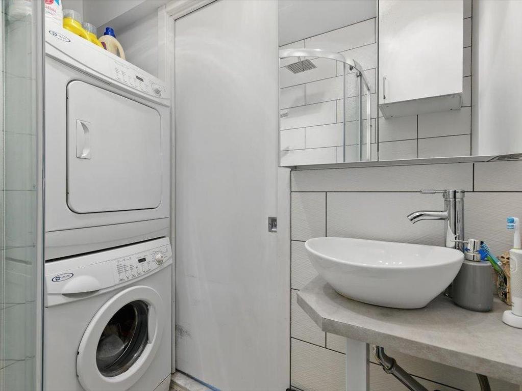 









5421

 - 5425


4e Avenue

,
Montréal (Rosemont/La Petite-Patrie),




QC
H1Y2V5

