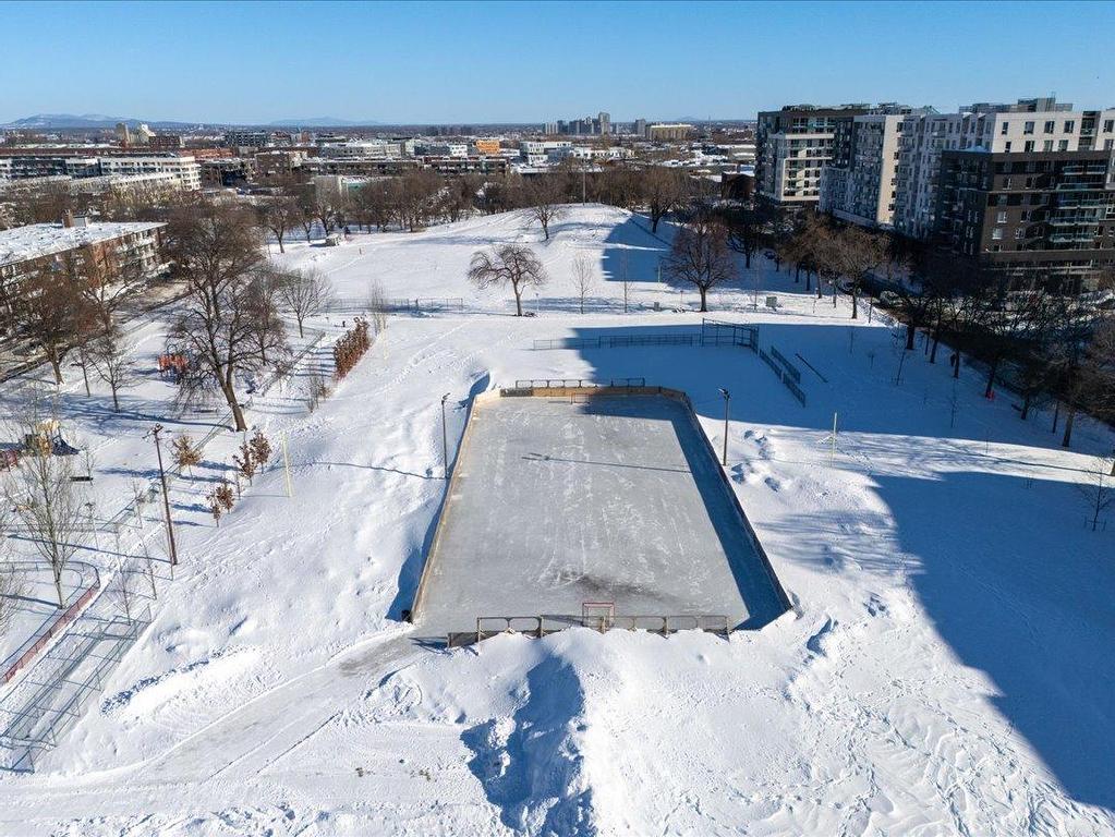 









5421

 - 5425


4e Avenue

,
Montréal (Rosemont/La Petite-Patrie),




QC
H1Y2V5

