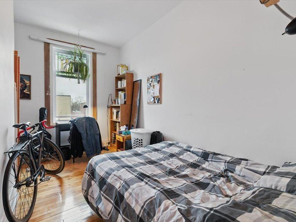 









5421

 - 5425


4e Avenue

,
Montréal (Rosemont/La Petite-Patrie),




QC
H1Y2V5

