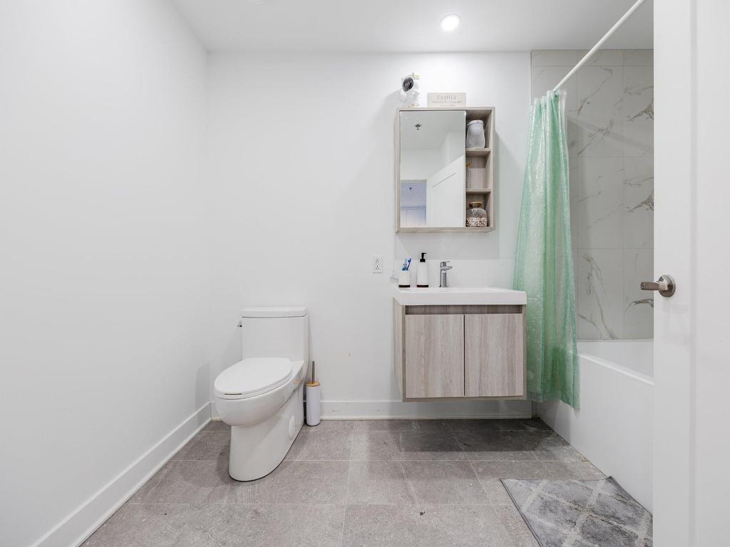 









7070


Boul. Newman

, 407,
Montréal (LaSalle),




QC
H8N0K1

