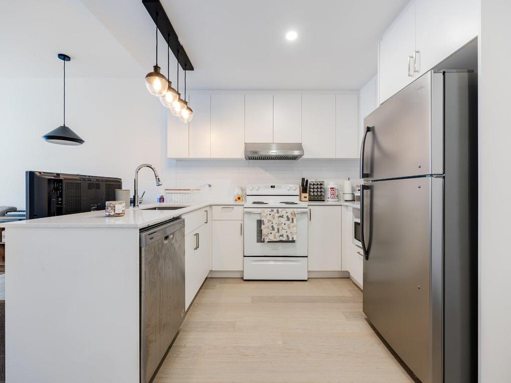 









7070


Boul. Newman

, 407,
Montréal (LaSalle),




QC
H8N0K1

