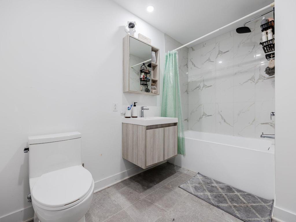 









7070


Boul. Newman

, 407,
Montréal (LaSalle),




QC
H8N0K1

