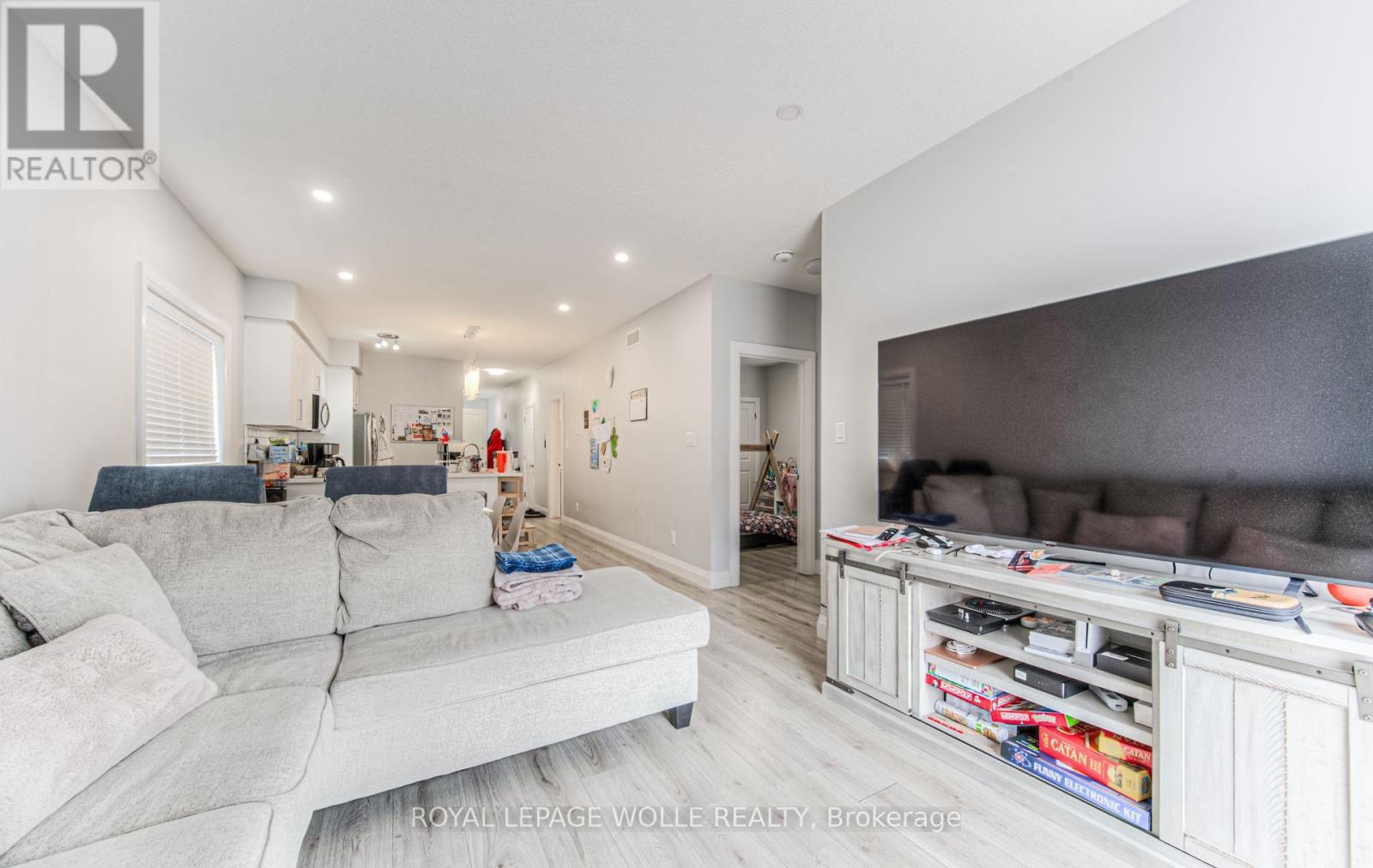 












204 FIFTH AVENUE

,
Kitchener,




Ontario
N2C1P7


