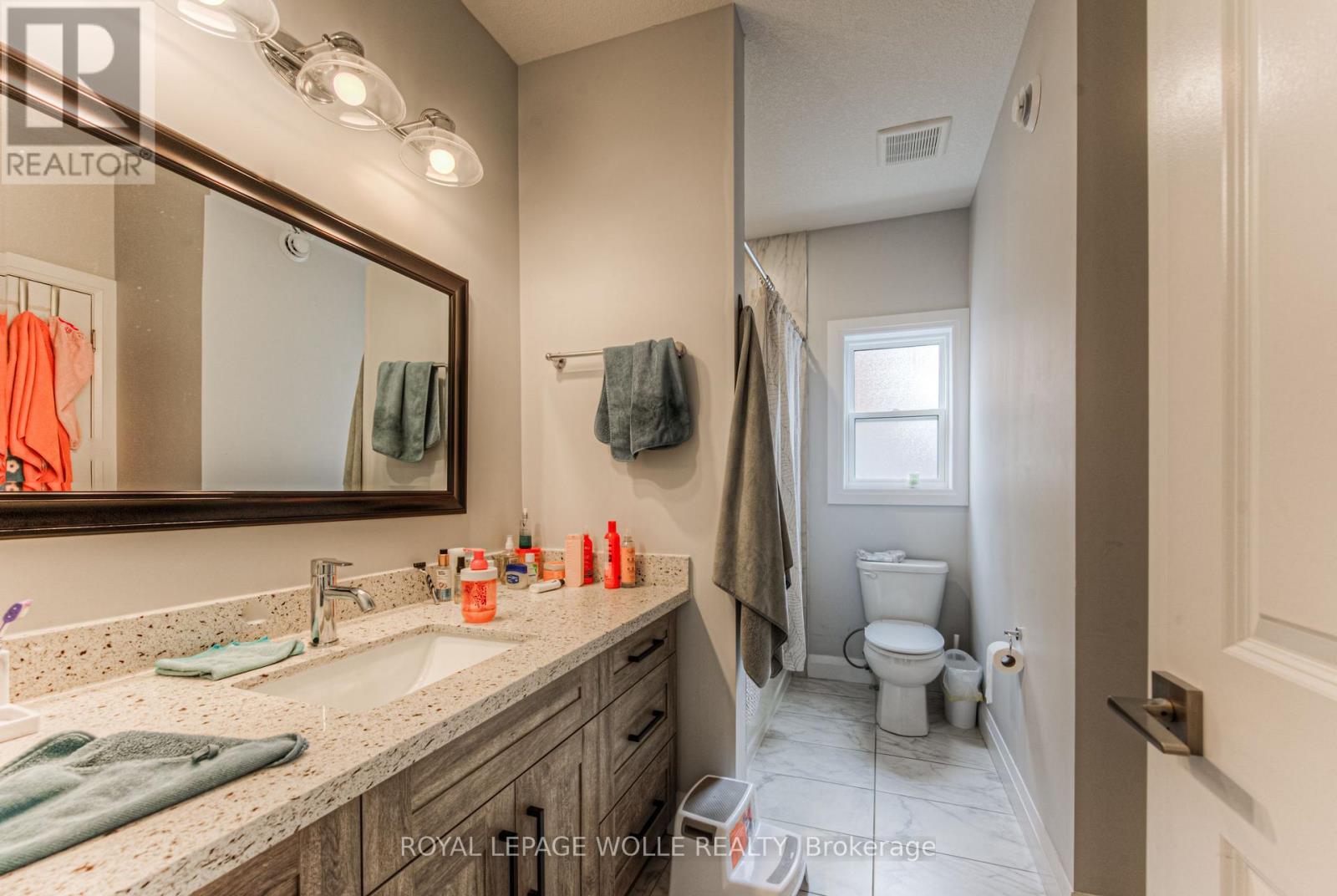 












204 FIFTH AVENUE

,
Kitchener,




Ontario
N2C1P7

