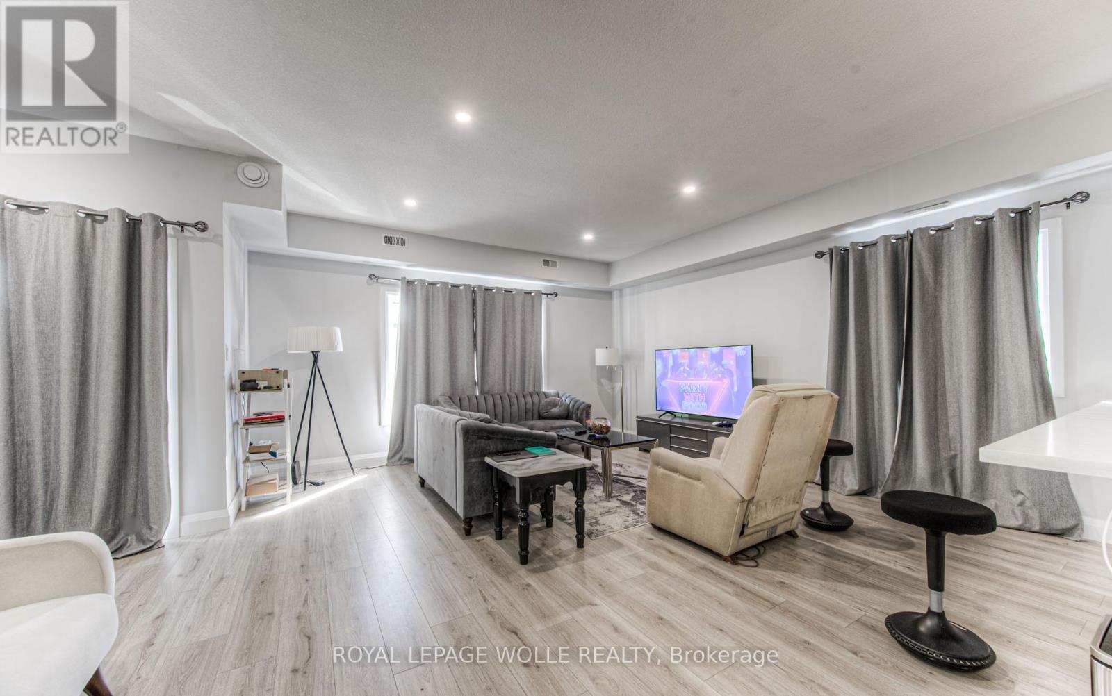 












204 FIFTH AVENUE

,
Kitchener,




Ontario
N2C1P7

