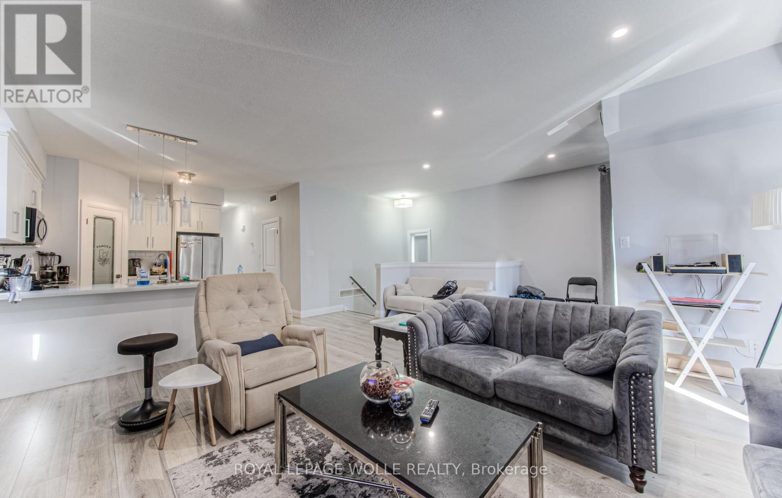 












204 FIFTH AVENUE

,
Kitchener,




Ontario
N2C1P7

